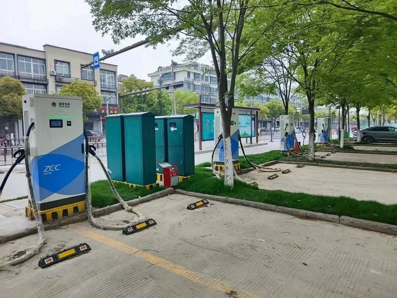 邯鄲市東湖新區(qū)新能源充電站及停車場基礎設施建設項目李牧街（完璧歸趙路-永通路）勘察設計施工總承包（EPC）及監(jiān)理項目